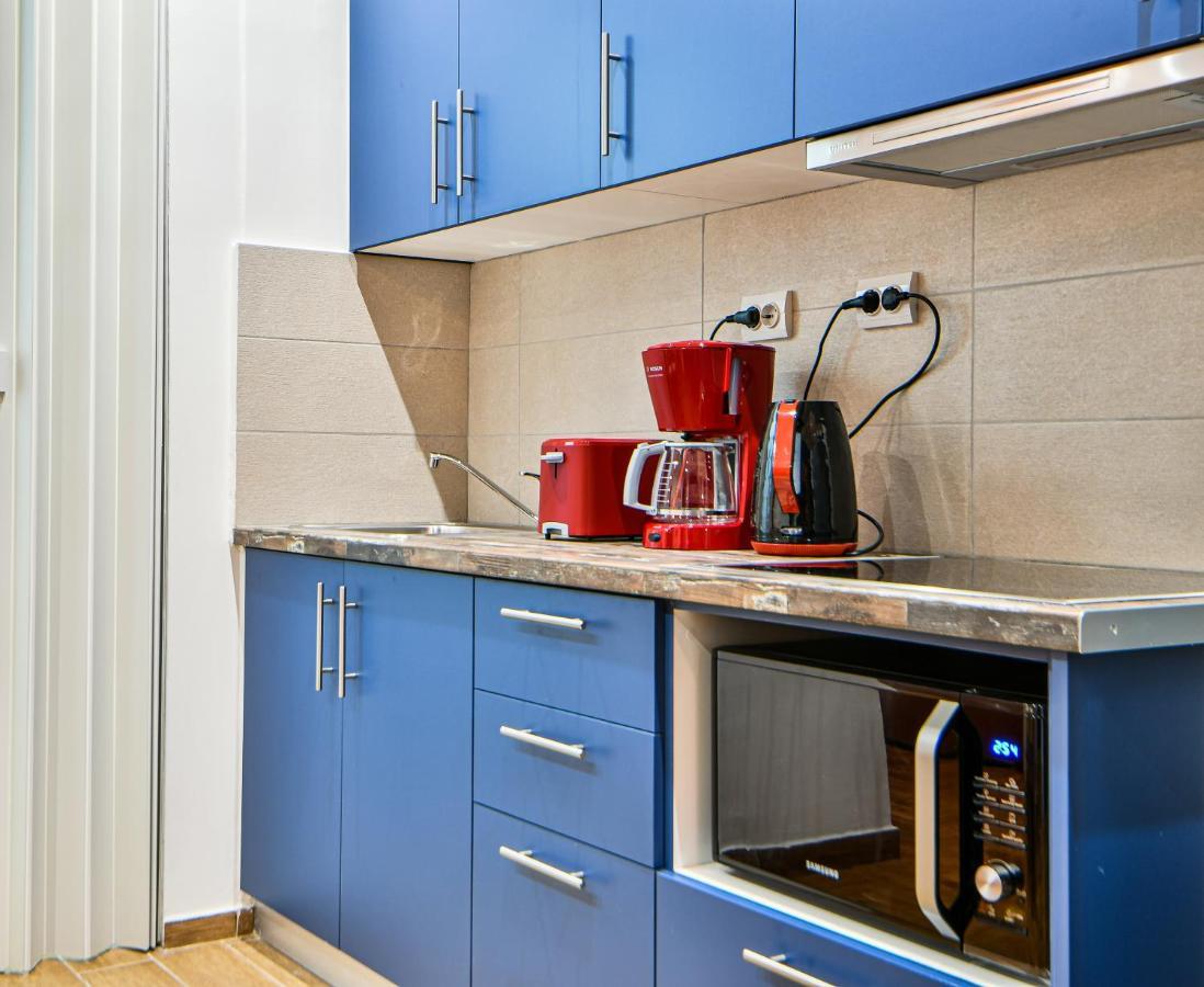 Cozy Blue Apartment By Zain Atena Exterior foto
